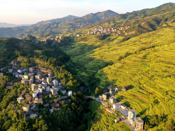 广西壮族自治区副主席许永锞强调：要加快建设美丽广西和生态文明强区