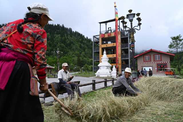 四川九寨沟擦亮绿色发展新名片