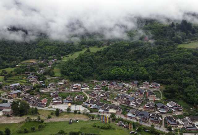 四川九寨沟擦亮绿色发展新名片