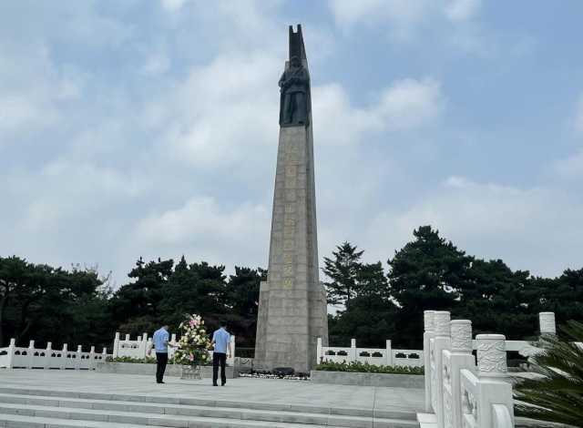 沈阳生态环保执法队组织开展祭扫抗美援朝烈士陵园党史学习教育