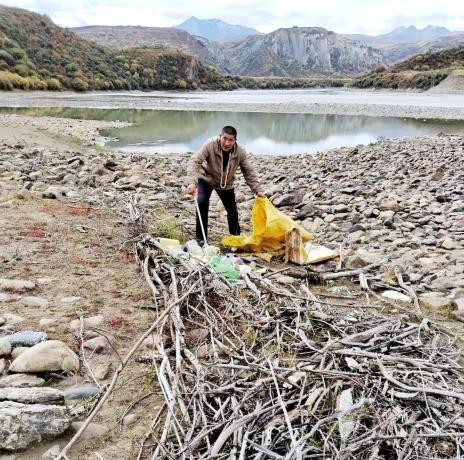 青海蒙旗牧民扎西当智和他的“副业”：15年，只此青绿