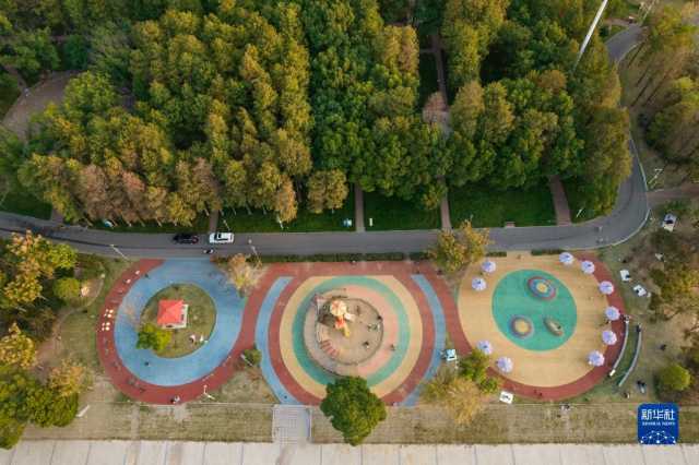 新华全媒+丨武汉青山江滩:旧工业码头的绿色蝶变 新华全媒+丨武汉青山江滩:旧工业码头的绿色蝶变