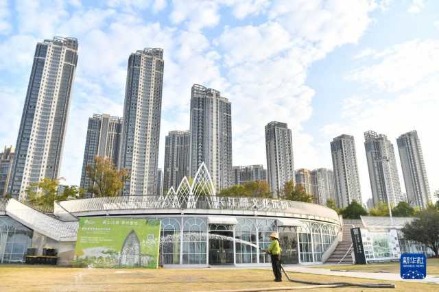 新华全媒+丨武汉青山江滩:旧工业码头的绿色蝶变 新华全媒+丨武汉青山江滩:旧工业码头的绿色蝶变