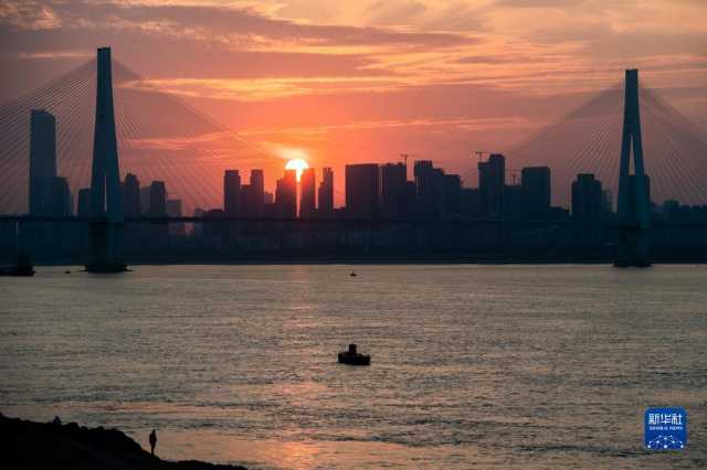 新华全媒+丨武汉青山江滩:旧工业码头的绿色蝶变 新华全媒+丨武汉青山江滩:旧工业码头的绿色蝶变