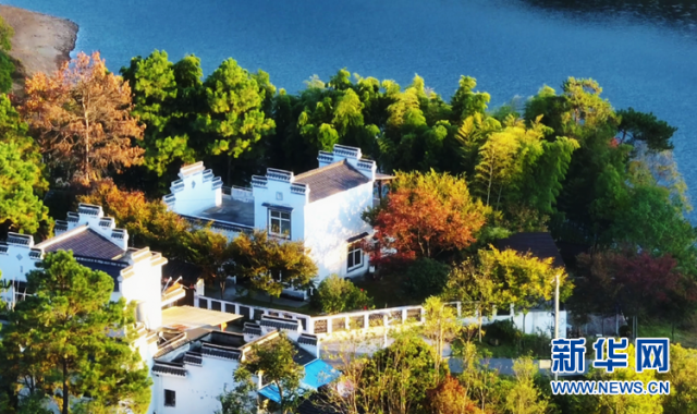 【“飞阅”中国】山峦披彩衣 斑斓似画卷