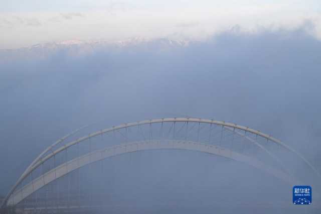 雾锁湖城 宛如仙境