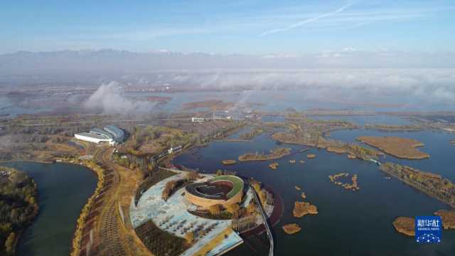 雾锁湖城 宛如仙境