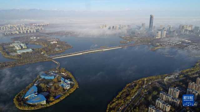 雾锁湖城 宛如仙境