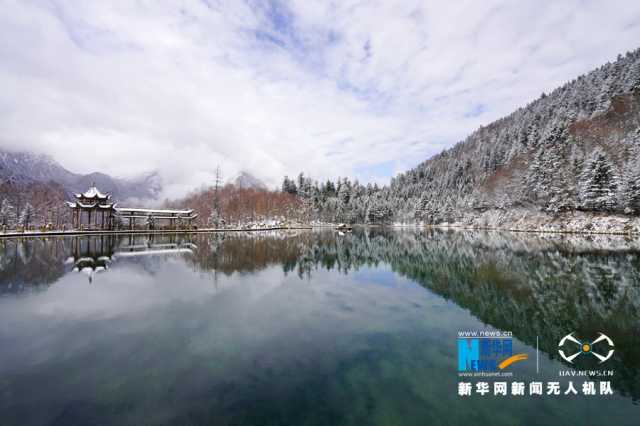 【“飞阅”中国】初冬雪映官鹅沟