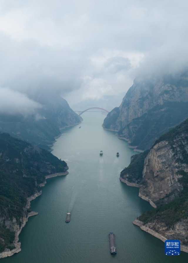 湖北宜昌：烟雨三峡