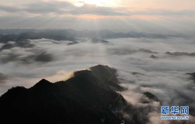 【“飞阅”中国】江山多娇！群山、云海中的冬日“酉州画卷”