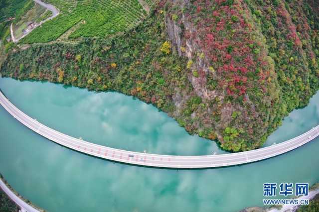 【“飞阅”中国】湖北兴山：“水上公路”冬景斑斓