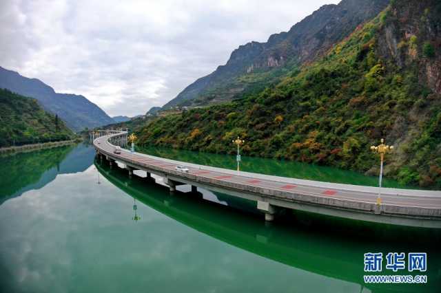 【“飞阅”中国】湖北兴山：“水上公路”冬景斑斓