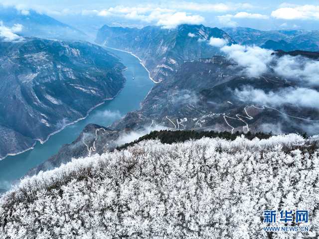 【“飞阅”中国】雪落三峡 山河如画