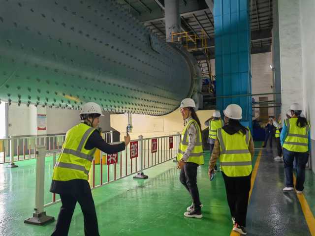 传统水泥厂变身城市净化器！淄川市民代表前往企业探秘