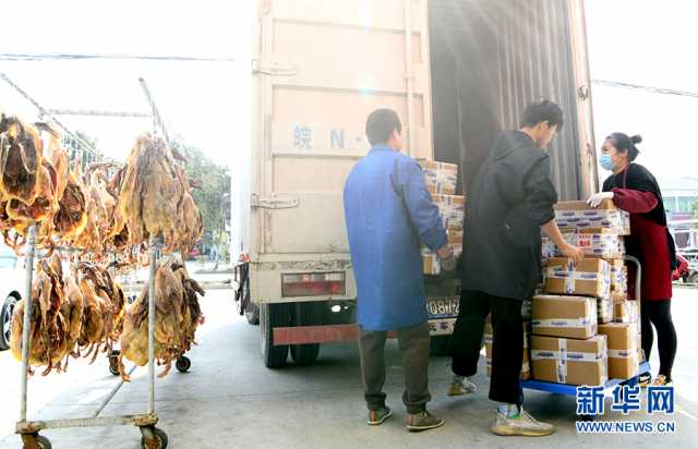 农村电商捎来“家乡味”